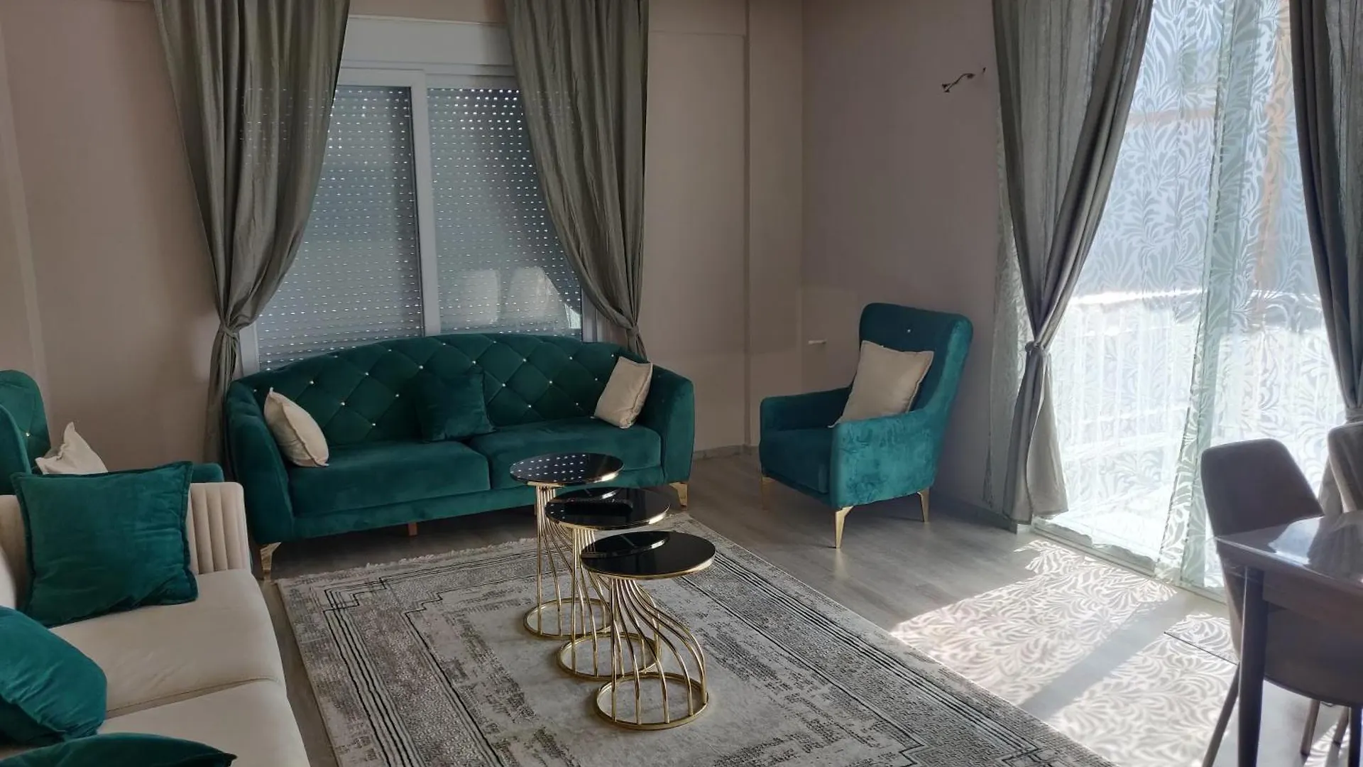 Spacious 3 Bedroom Apartment - Quick Drive To Beach, Airport & Center Antalya